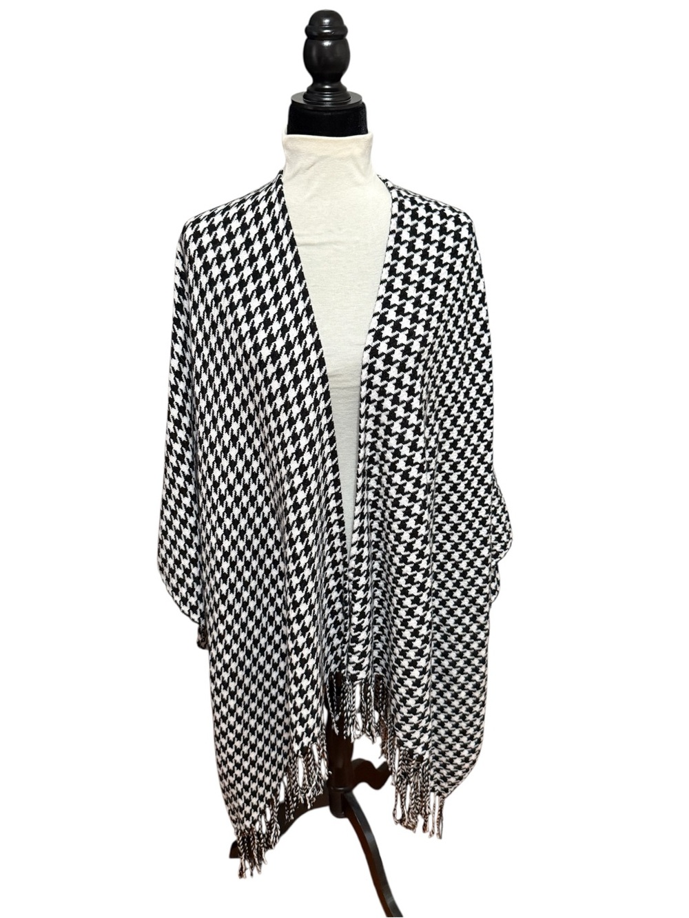Mixit Black and White Houndstooth Fringe Shawl